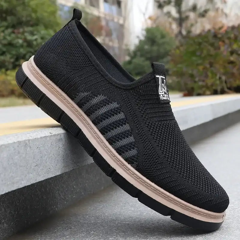 Men's casual sneakers, breathable in spring and summer, lightweight mesh, soft soles, antibacterial