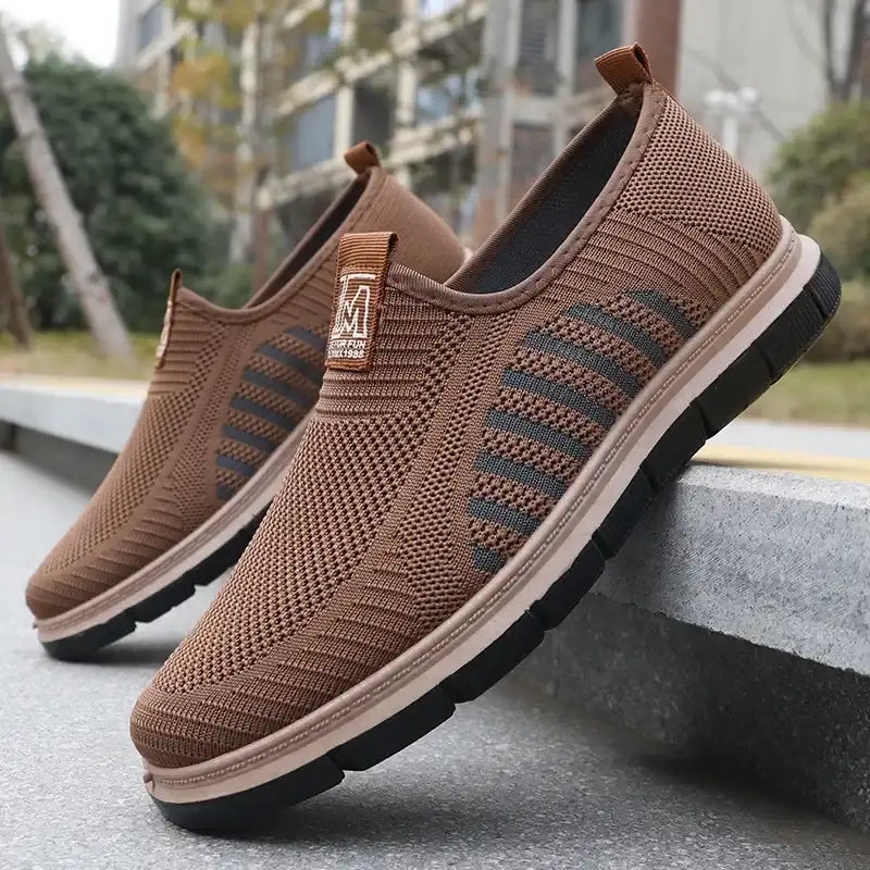 Men's casual sneakers, breathable in spring and summer, lightweight mesh, soft soles, antibacterial