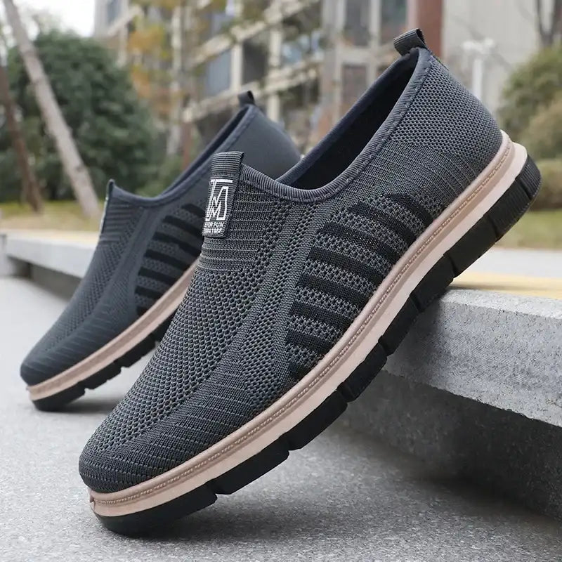 Men's casual sneakers, breathable in spring and summer, lightweight mesh, soft soles, antibacterial