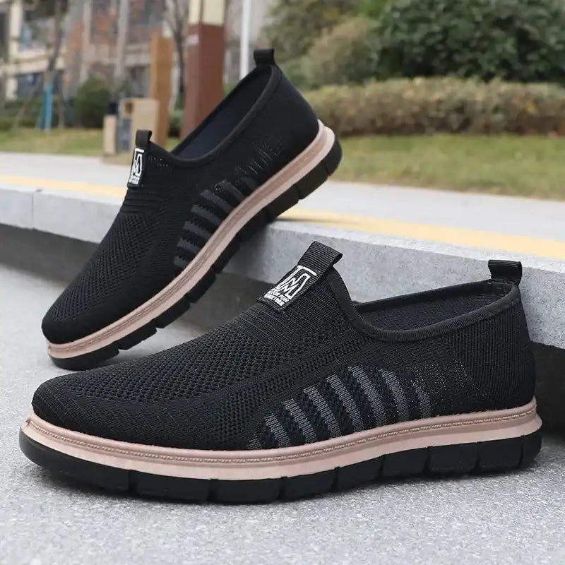 Men's casual sneakers, breathable in spring and summer, lightweight mesh, soft soles, antibacterial